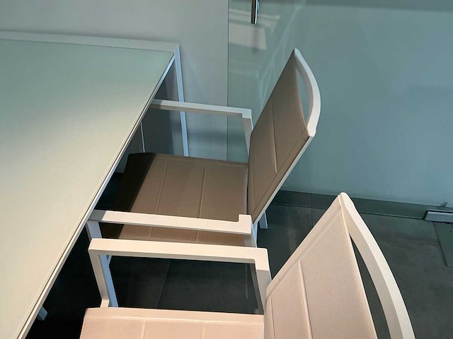 Diphano eetkamertafel met 4 stoelen - afbeelding 3 van  3
