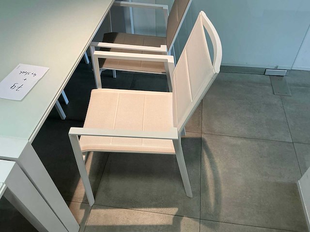 Diphano eetkamertafel met 4 stoelen - afbeelding 5 van  6