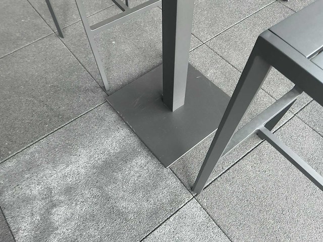 Diphano metris statafel met 2 barstoelen - afbeelding 4 van  6