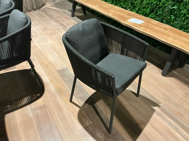 Diphano pure boomstam tuintafel met zitbank en 4 stoelen - afbeelding 7 van  8