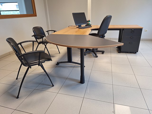 Directiebureau met ladenblok en 3 stoelen - afbeelding 1 van  3