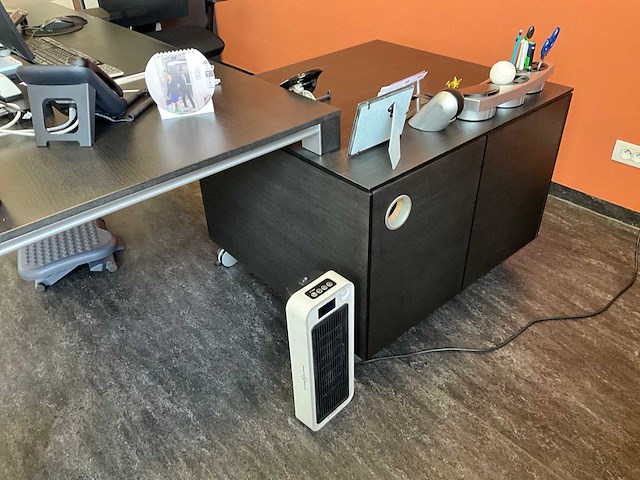 Directiebureau + vergadertafel - afbeelding 1 van  12