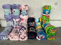 Disney home assorti fleece plaids 130 x 160 cm (15x) - afbeelding 1 van  13