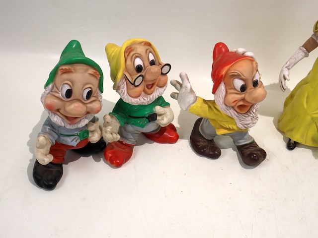 Disney sneeuwwitje en zeven dwergen - afbeelding 9 van  11