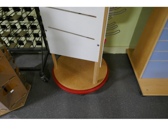 Display met armbandjes en halsbandjes - afbeelding 3 van  4