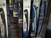 Display met diverse ruitenwissers merk bosch en valeo - afbeelding 2 van  5