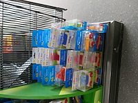 Display met gekleurde letterstreintjes - afbeelding 2 van  4