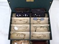 Display met oude brillen - afbeelding 3 van  5