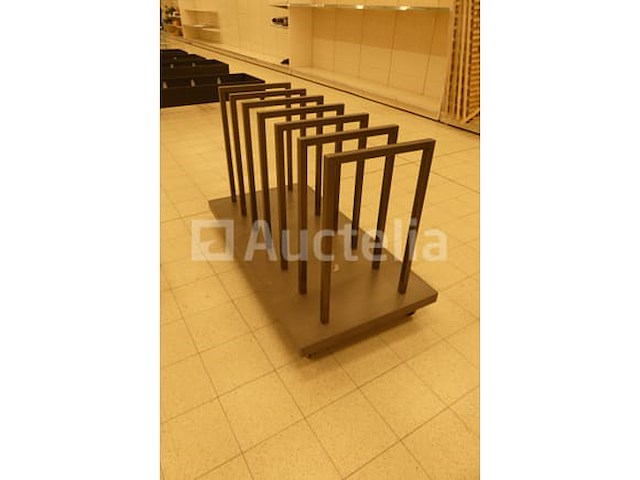 Display op wielen - afbeelding 3 van  4