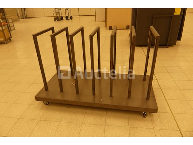 Display op wielen - afbeelding 4 van  4