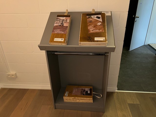 Display - afbeelding 1 van  4