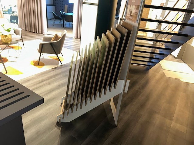 Display - afbeelding 1 van  4