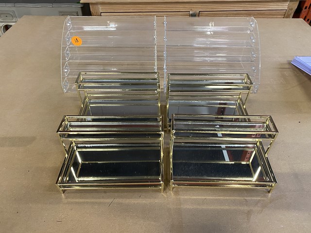 Displays diverse - afbeelding 1 van  4