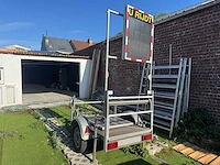 Dissel aanhangwagen met snelheidsbord
