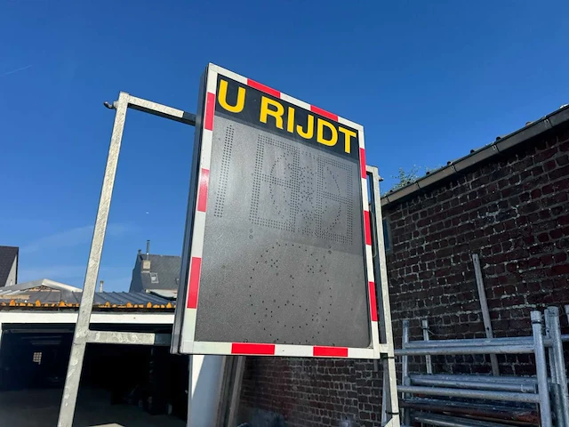 Dissel aanhangwagen met snelheidsbord - afbeelding 9 van  17