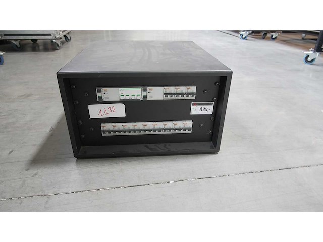 Distro psu 63a incl wooden case - afbeelding 1 van  2