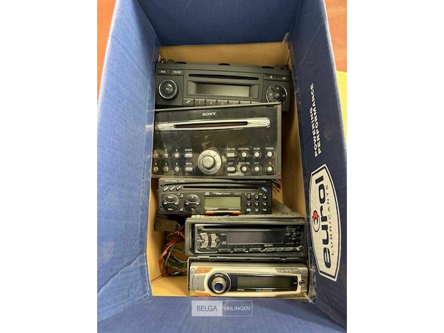Div autoradio's - afbeelding 1 van  4