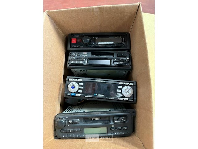 Div autoradio's - afbeelding 1 van  3