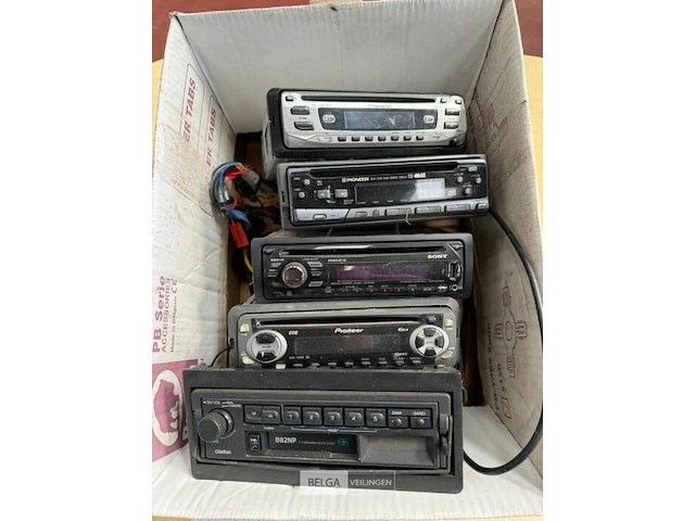 Div autoradio's - afbeelding 1 van  3