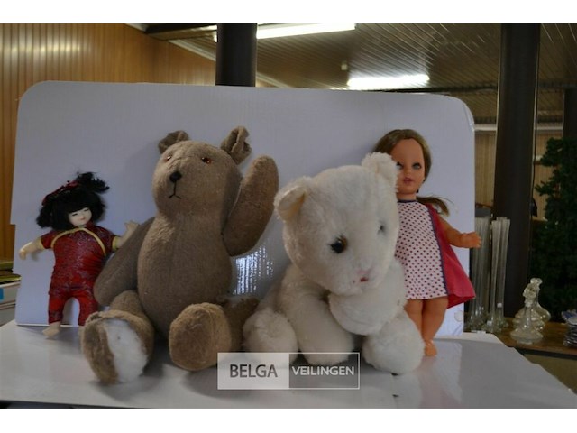 Div poppen en 1 poppenkleedje - afbeelding 1 van  4