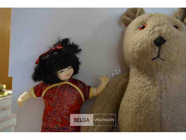 Div poppen en 1 poppenkleedje - afbeelding 2 van  4