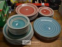 Div. service 17 borden, 7 soepkommen eb 6 dessertbordjes - afbeelding 1 van  5