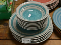 Div. service 17 borden, 7 soepkommen eb 6 dessertbordjes - afbeelding 2 van  5