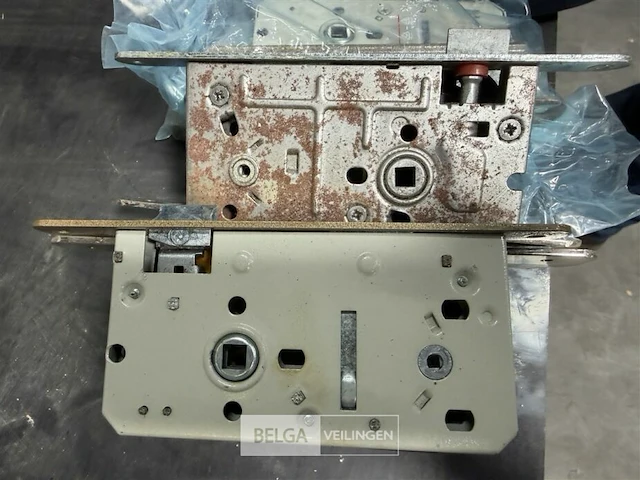 Div sloten (± 25x) gebruikssporen - afbeelding 2 van  4