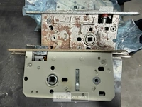 Div sloten (± 25x) gebruikssporen - afbeelding 2 van  4
