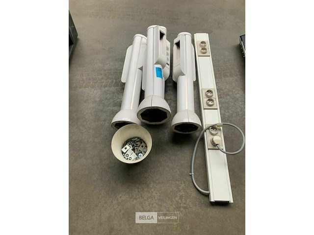 Div stekkerhouders op voet - afbeelding 2 van  2