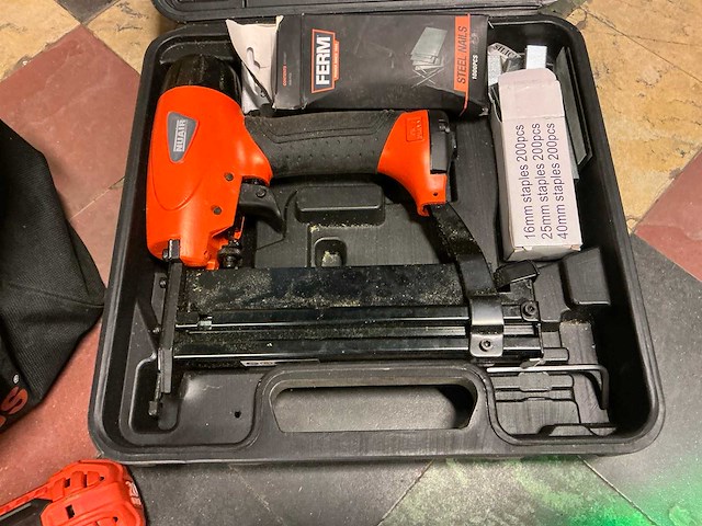 Divers aannemersmateriaal (2x) - afbeelding 2 van  7