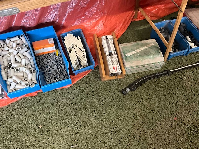 Divers aannemersmateriaal - afbeelding 8 van  18