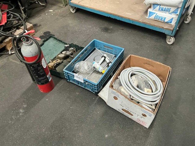 Divers aannemersmateriaal - afbeelding 1 van  6