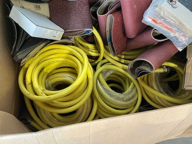Divers aannemersmateriaal - afbeelding 6 van  7