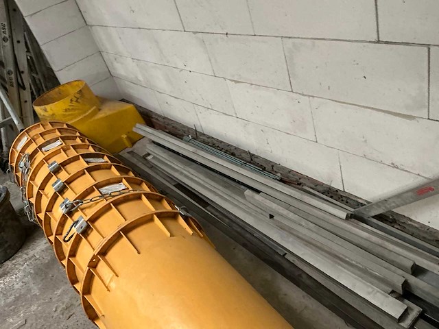 Divers aannemersmateriaal - afbeelding 5 van  9