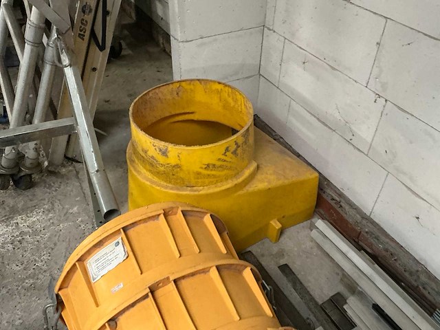 Divers aannemersmateriaal - afbeelding 9 van  9