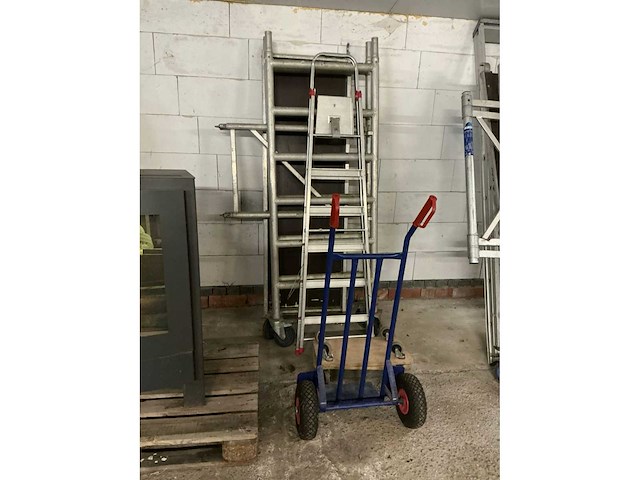 Divers aannemersmateriaal - afbeelding 1 van  5