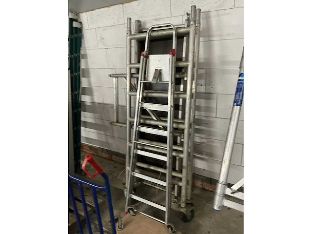 Divers aannemersmateriaal - afbeelding 2 van  5