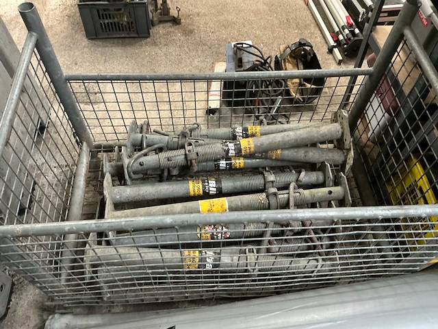 Divers aannemersmateriaal - afbeelding 5 van  5