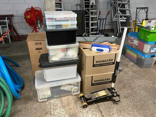 Divers aannemersmateriaal - afbeelding 1 van  10