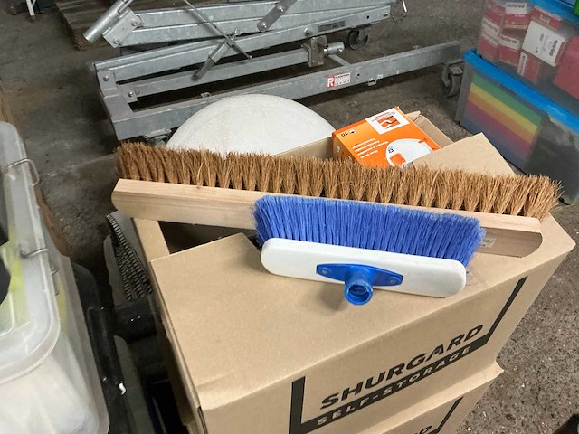 Divers aannemersmateriaal - afbeelding 4 van  10