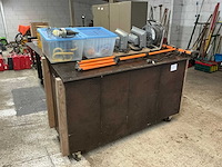 Divers aannemersmateriaal - afbeelding 1 van  8