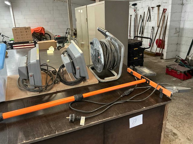 Divers aannemersmateriaal - afbeelding 3 van  8