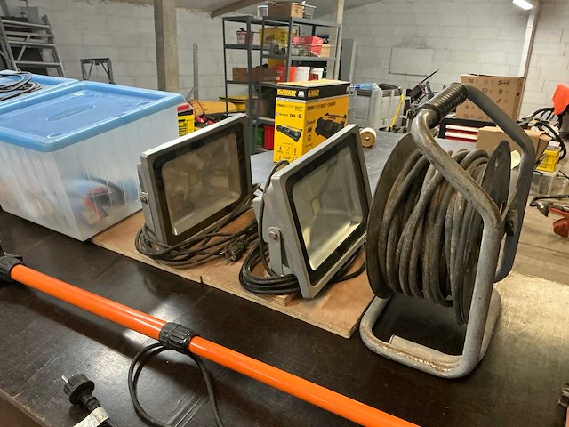 Divers aannemersmateriaal - afbeelding 4 van  8