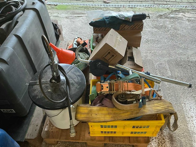 Divers aannemersmateriaal - afbeelding 7 van  11