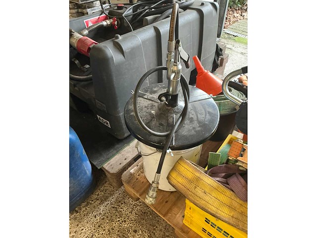 Divers aannemersmateriaal - afbeelding 9 van  11