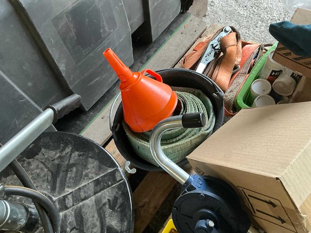 Divers aannemersmateriaal - afbeelding 10 van  11