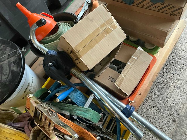 Divers aannemersmateriaal - afbeelding 11 van  11