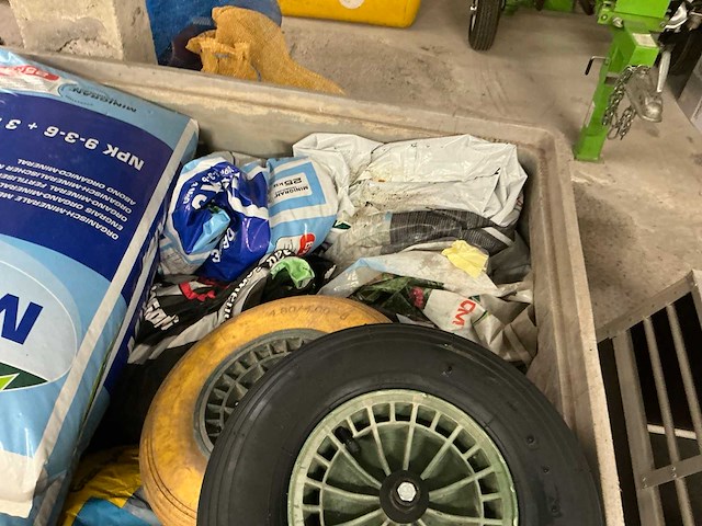 Divers aannemersmateriaal - afbeelding 3 van  11