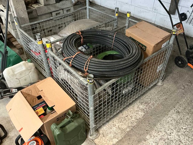 Divers aannemersmateriaal - afbeelding 1 van  11